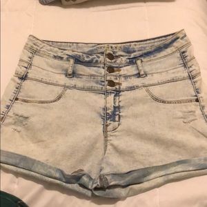 High waisted acid wash short short.